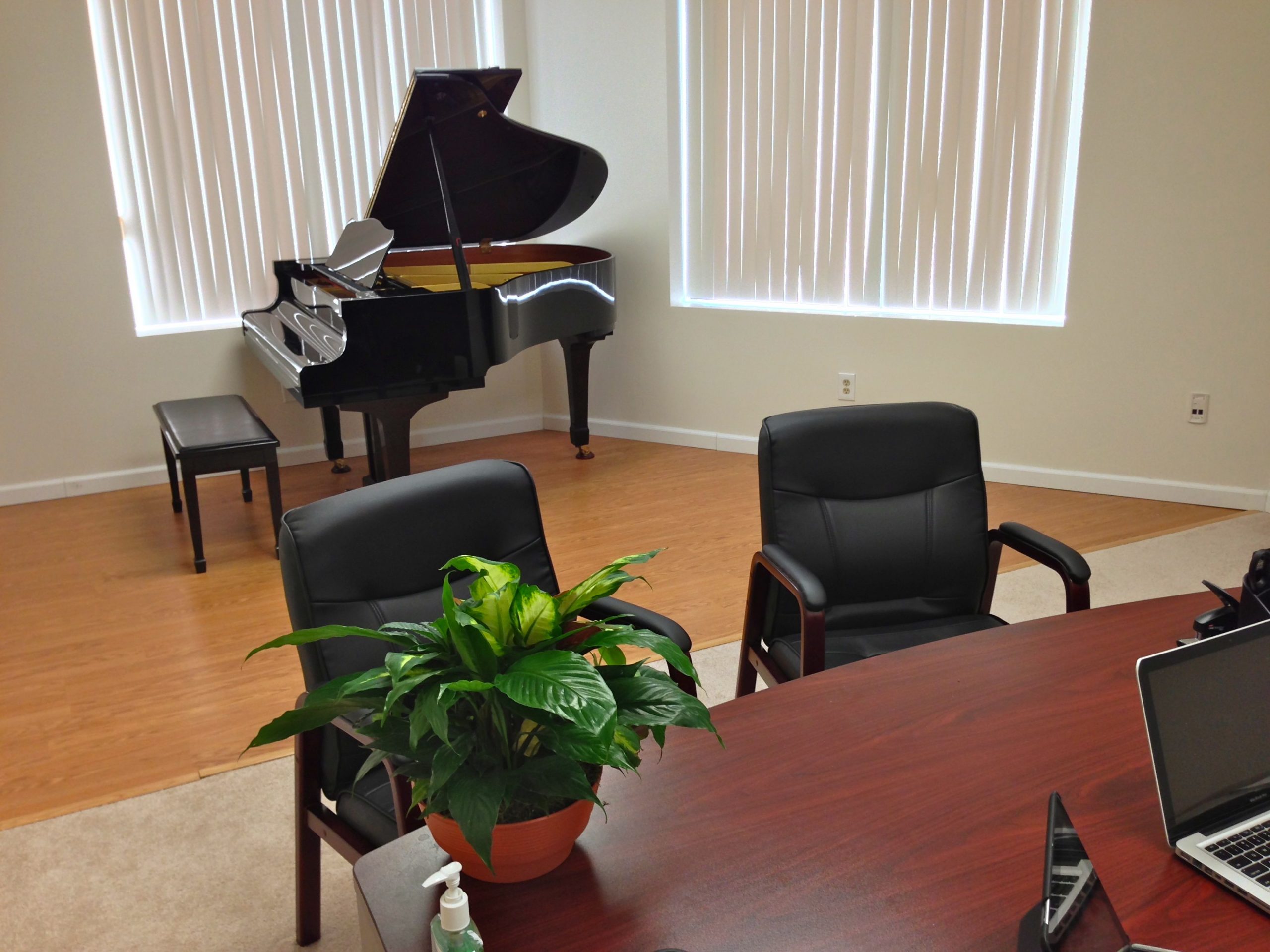 Practice & Rehearsal Studios with Grand Pianos for Hourly Rental